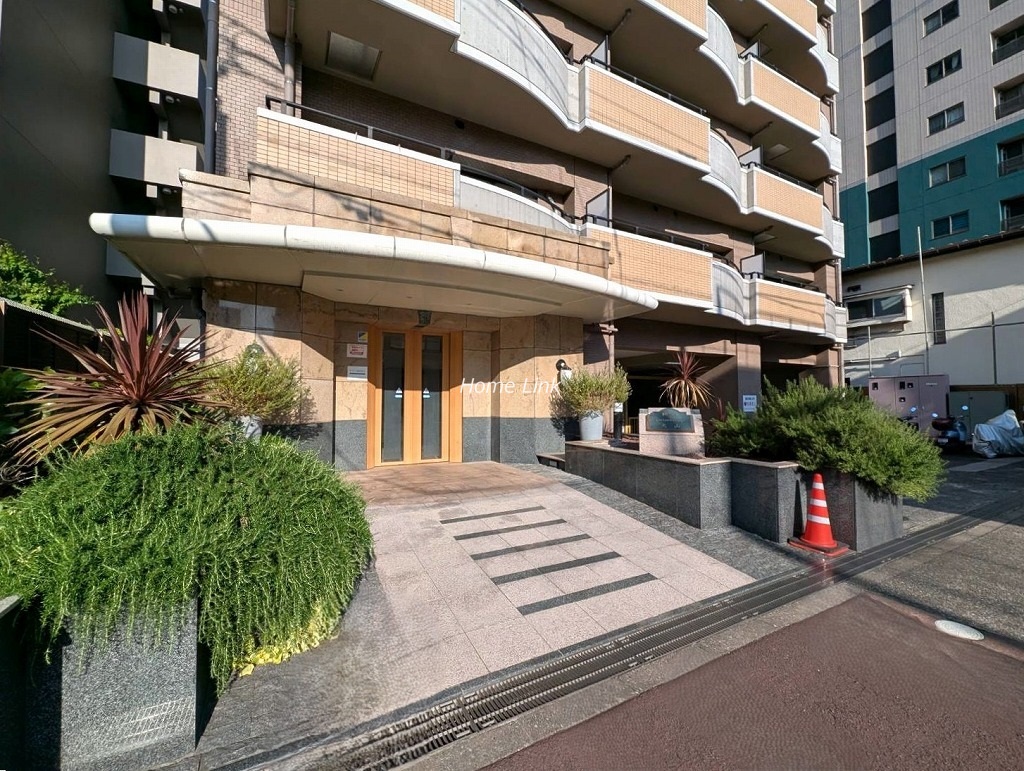 日神パレステージ大山　エントランス前